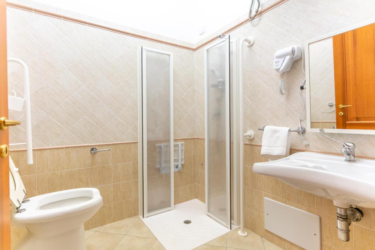Hotel Dei Tacchi Osini Екстер'єр фото